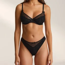 Lounge Underwear Balcony | Brazilians | Expose Balcony BH -