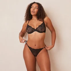 Lounge Underwear Höschen | Bhs | Illustration Balcony BH -