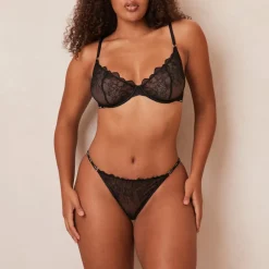 Lounge Underwear Höschen | Bhs | Illustration Balcony BH -